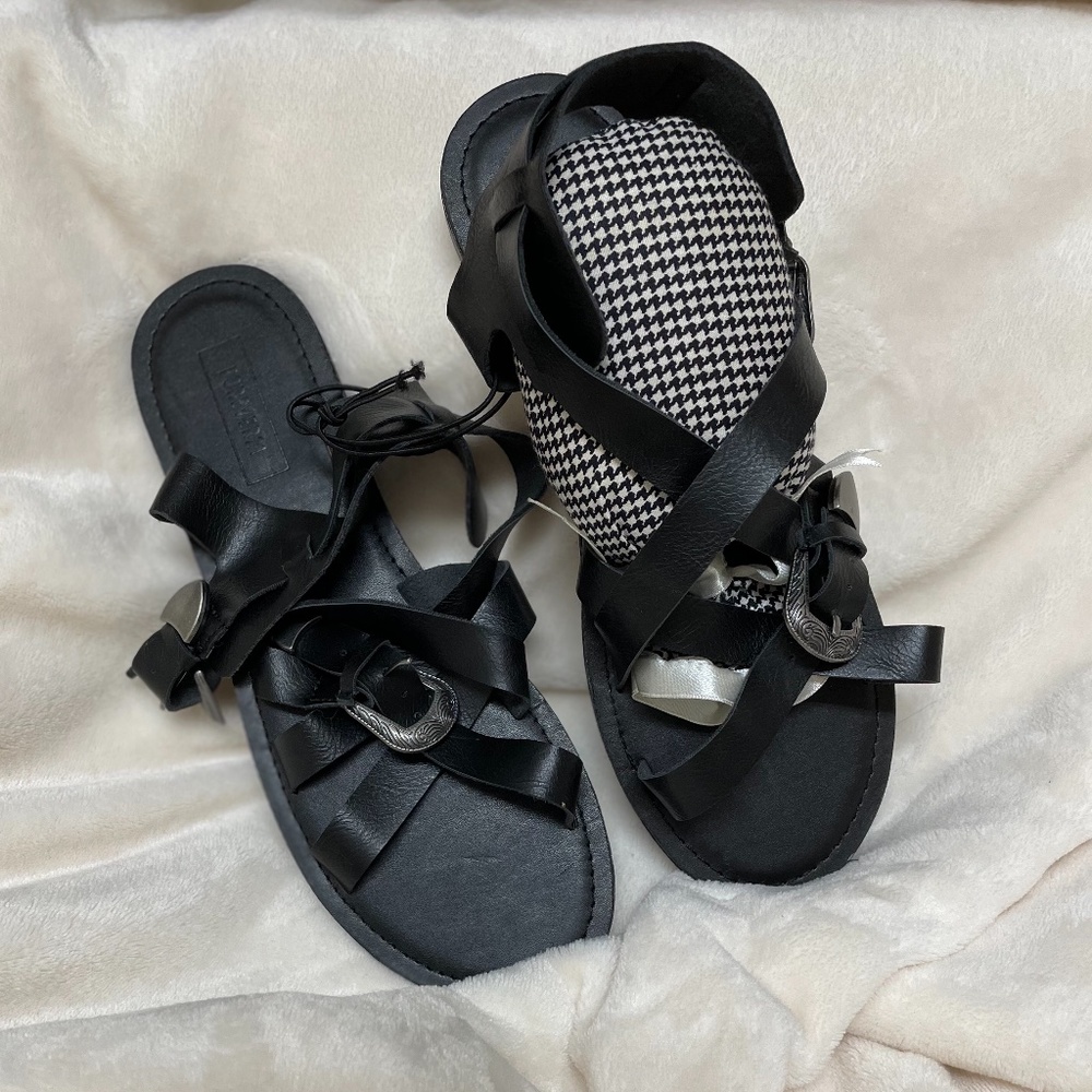 New Forever 21 black strappy sandals size 8/eu39